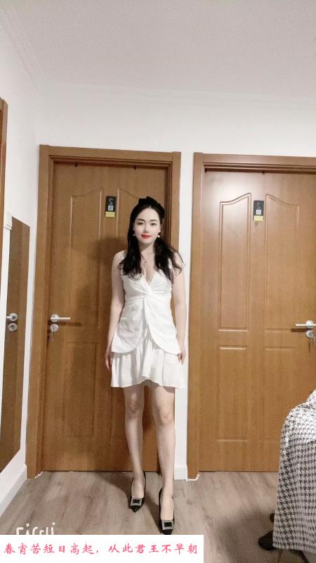 龙德广场温柔妹子 第1张