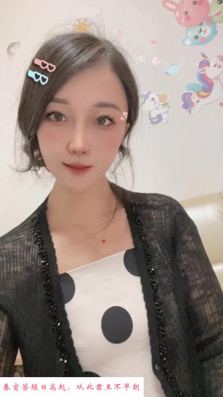 光谷附近的妹子 第1张