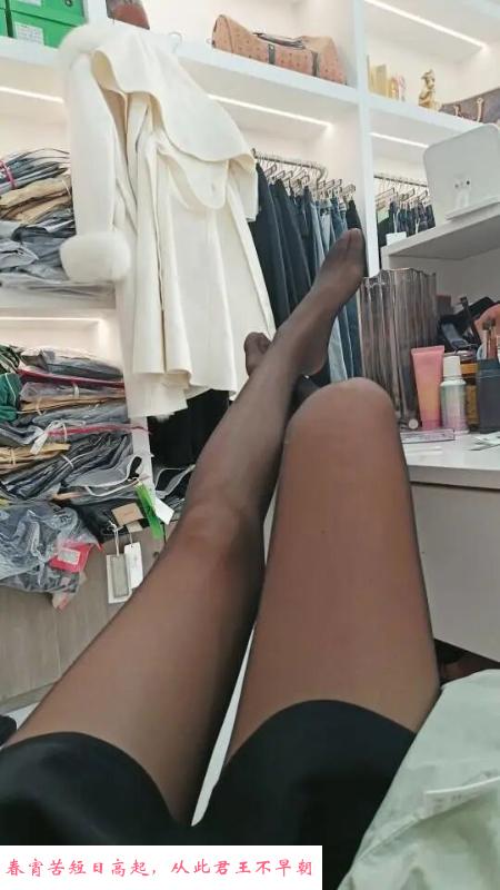 丝袜长腿少妇 第4张