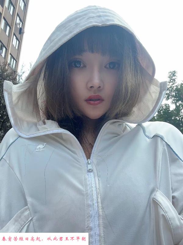 身材很棒的女孩 第1张