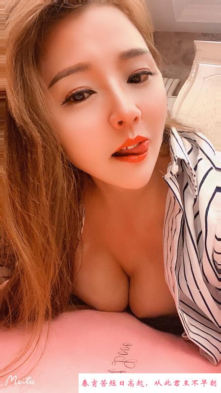 大胸骚少妇 第1张