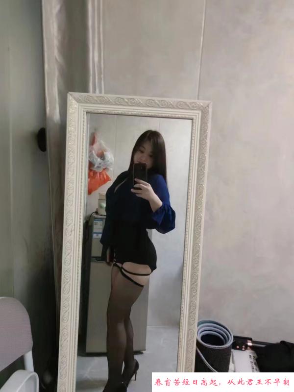 前凸后翘丫头 第1张