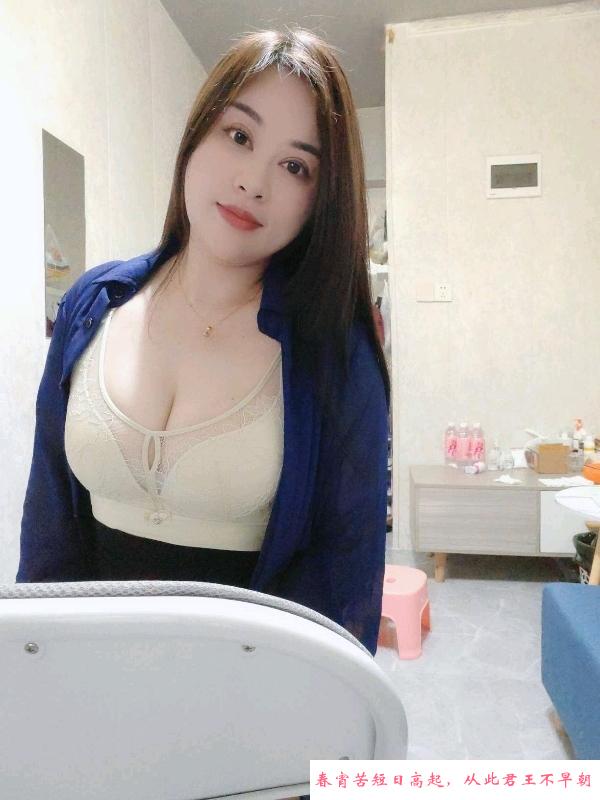 前凸后翘丫头 第3张