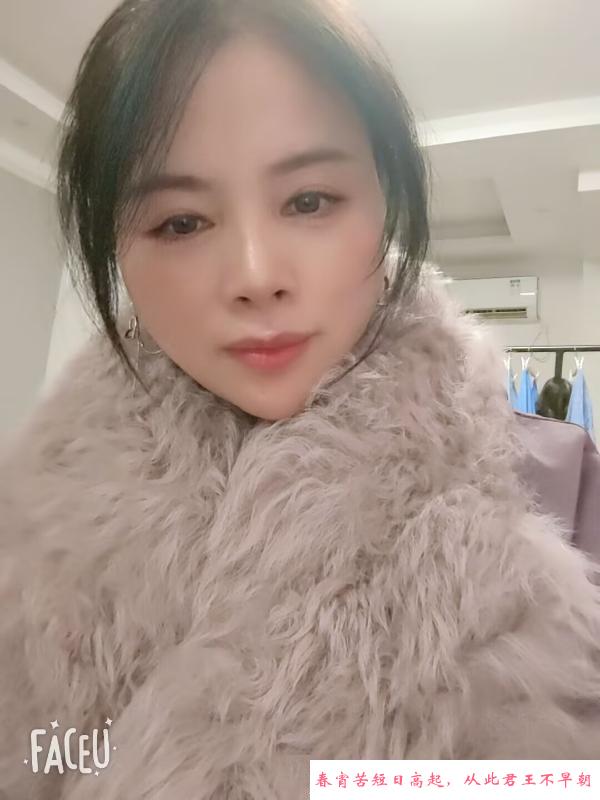 洪山广场小嫂子 第1张