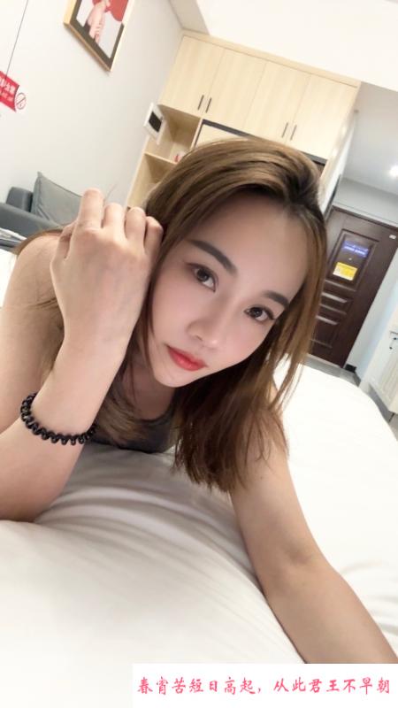 长腿服务型风骚少妇 第1张