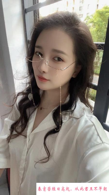 金牛性感眼镜少妇小玉 第1张