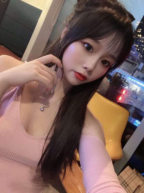 清纯小仙女，床上求我狂抽，床单湿。 第1张