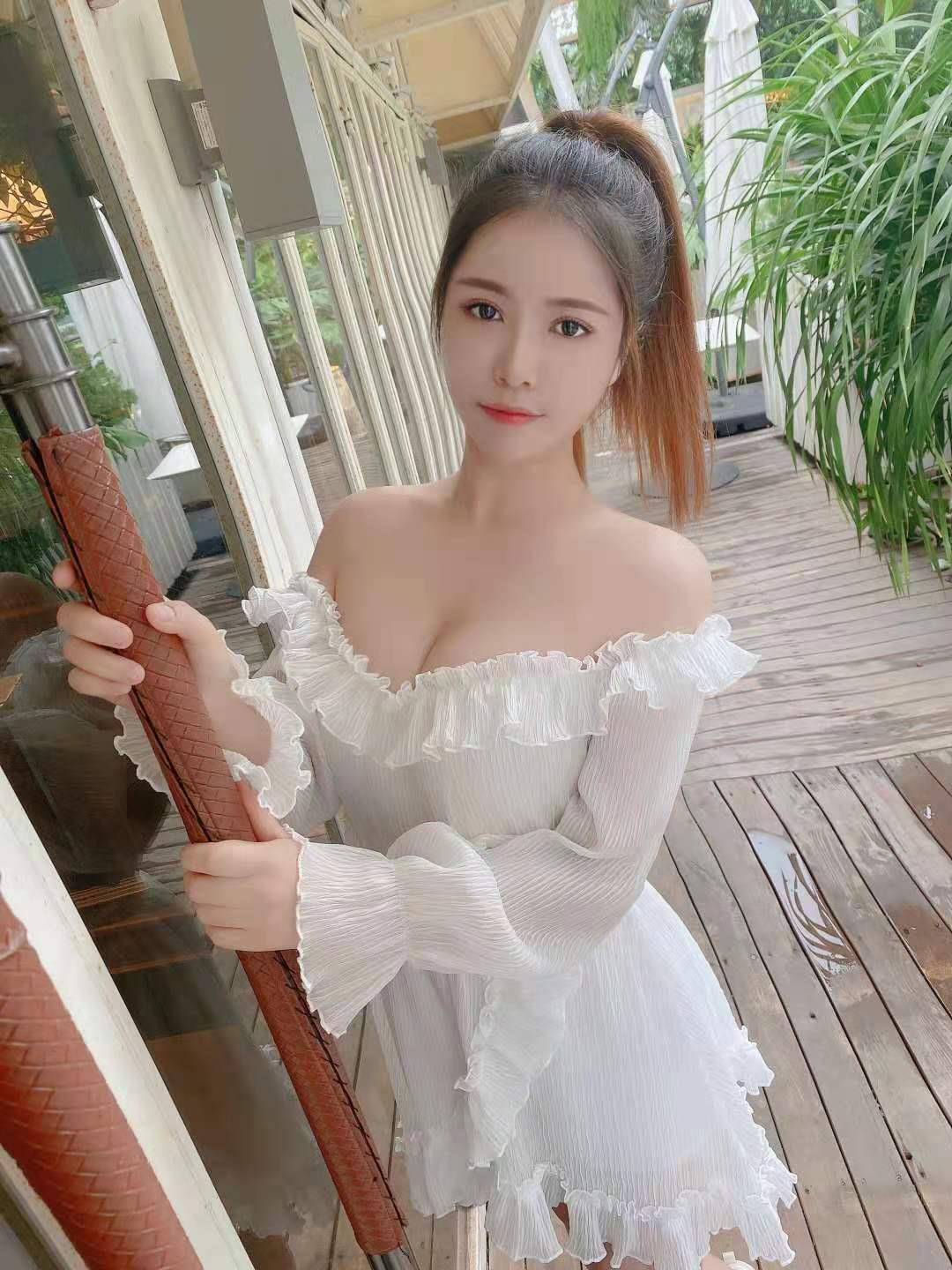 昨天来自广东的大波嫩妹，外表淑女上床很会发浪，后入爽度爆炸 第2张