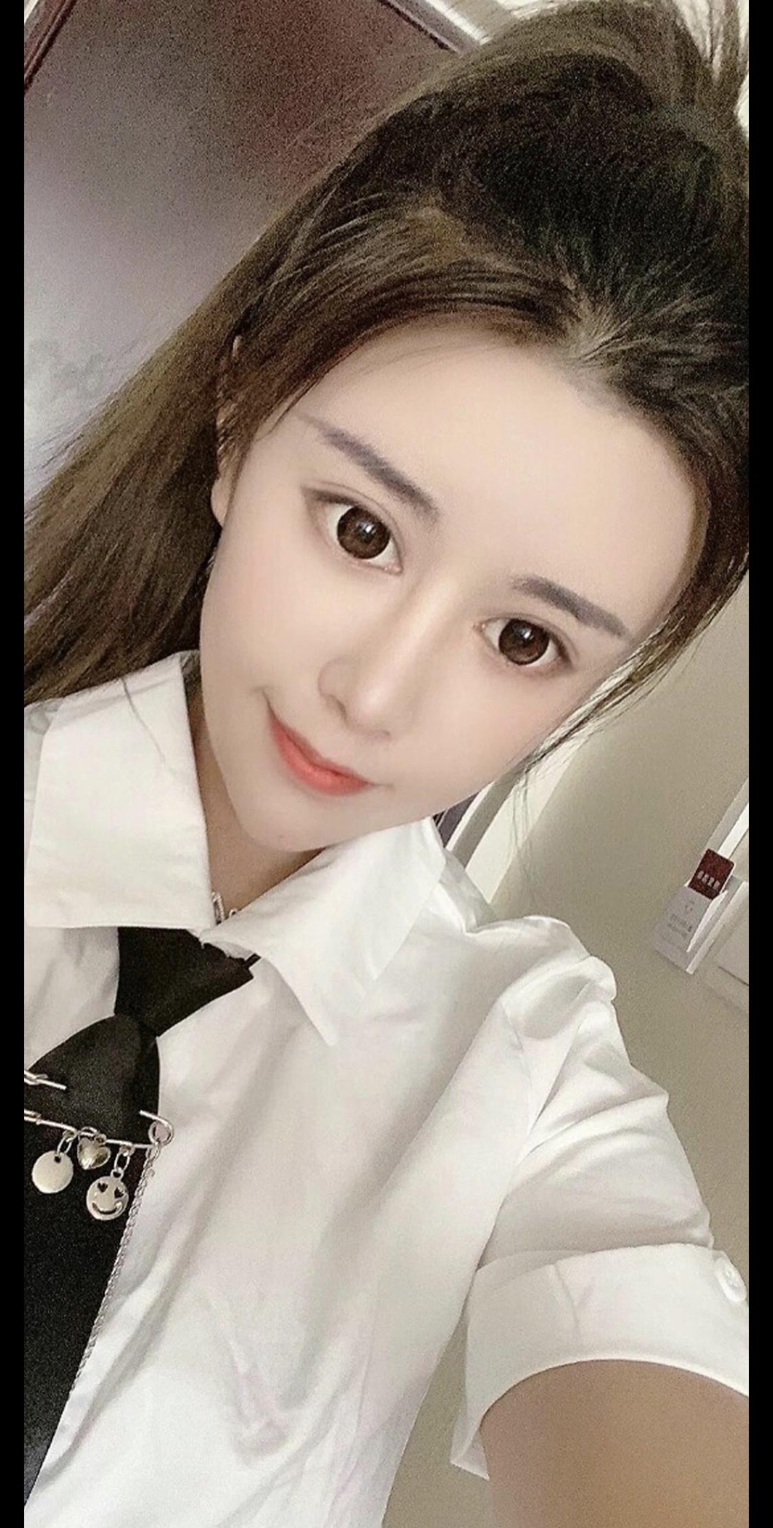 福山檀香苑小区里的美女 第3张