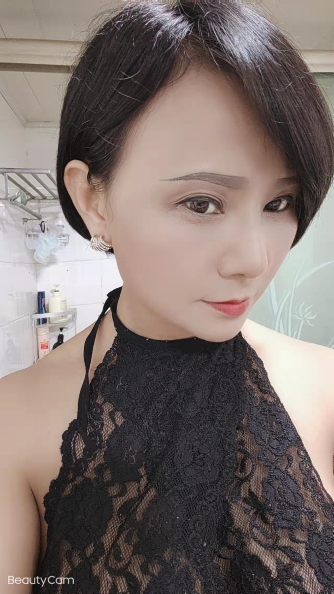华东电器城气质大奶服务型熟女 第1张