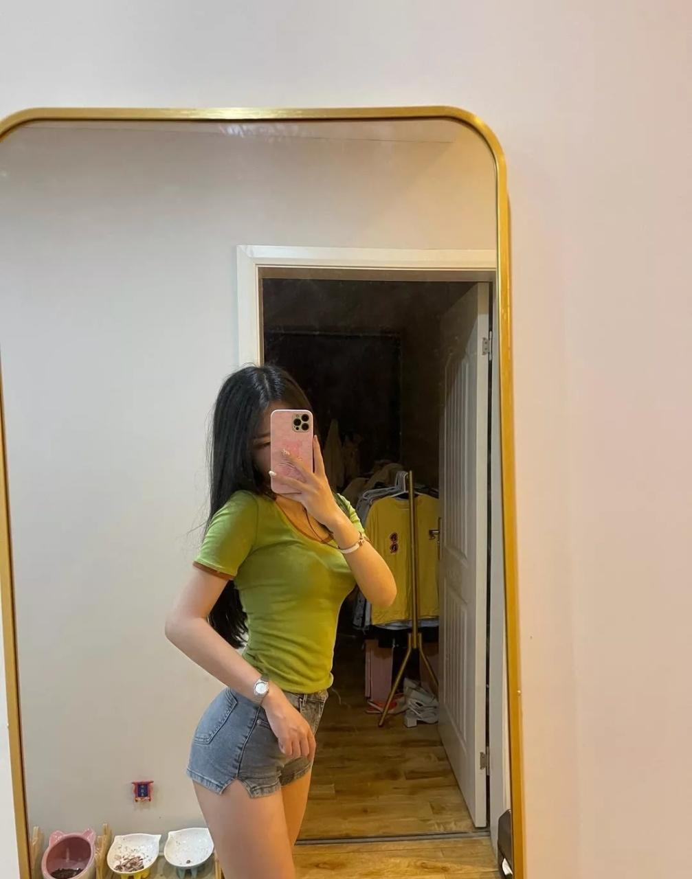 可萌的小御姐栀子，身材火辣，美臀如电钻 第2张