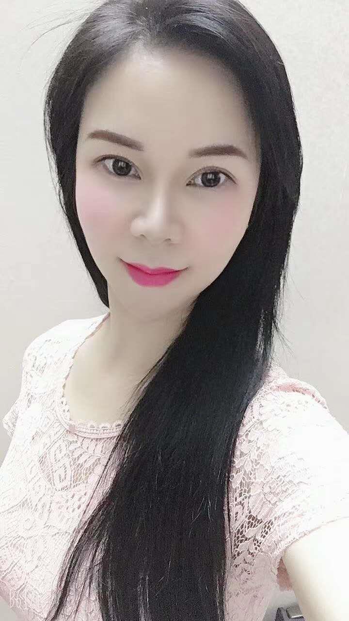大眼睛大胸美女 第1张