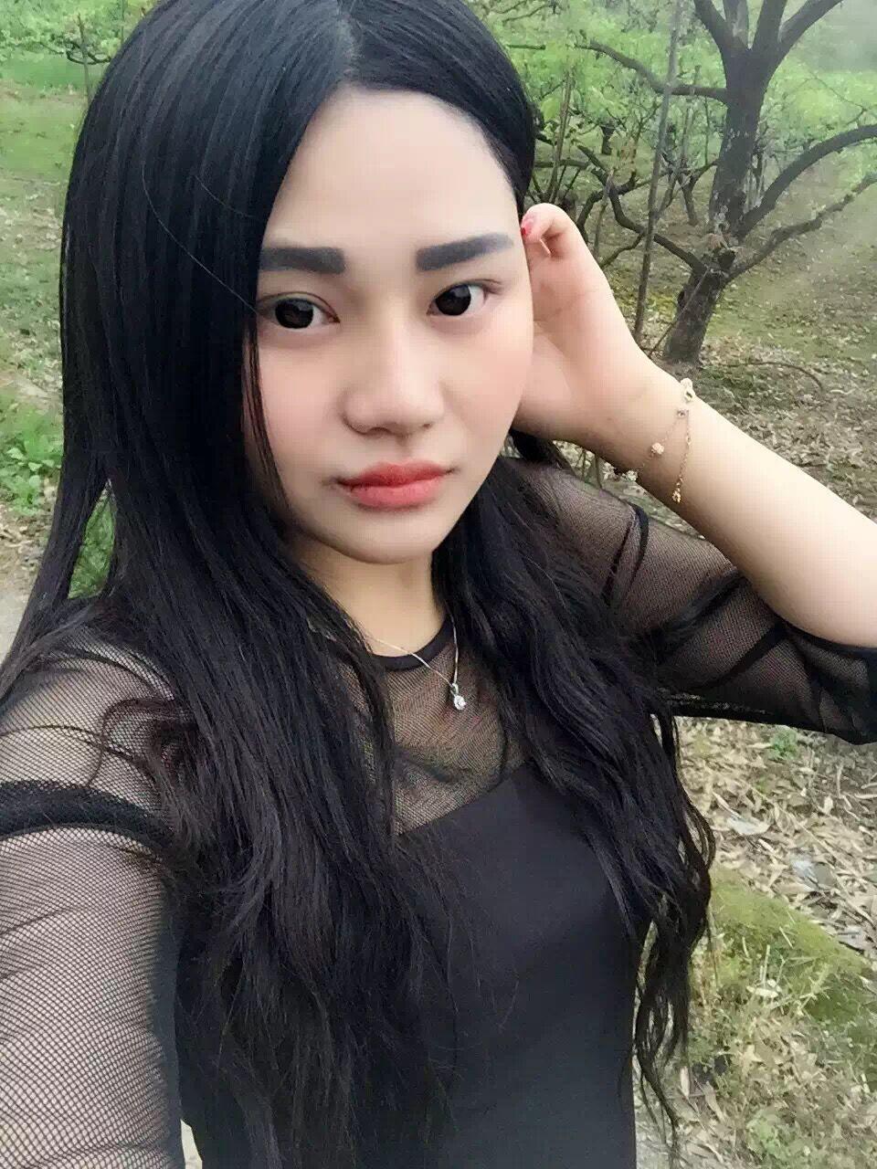18岁兼职极品丰满D奶妹 第2张