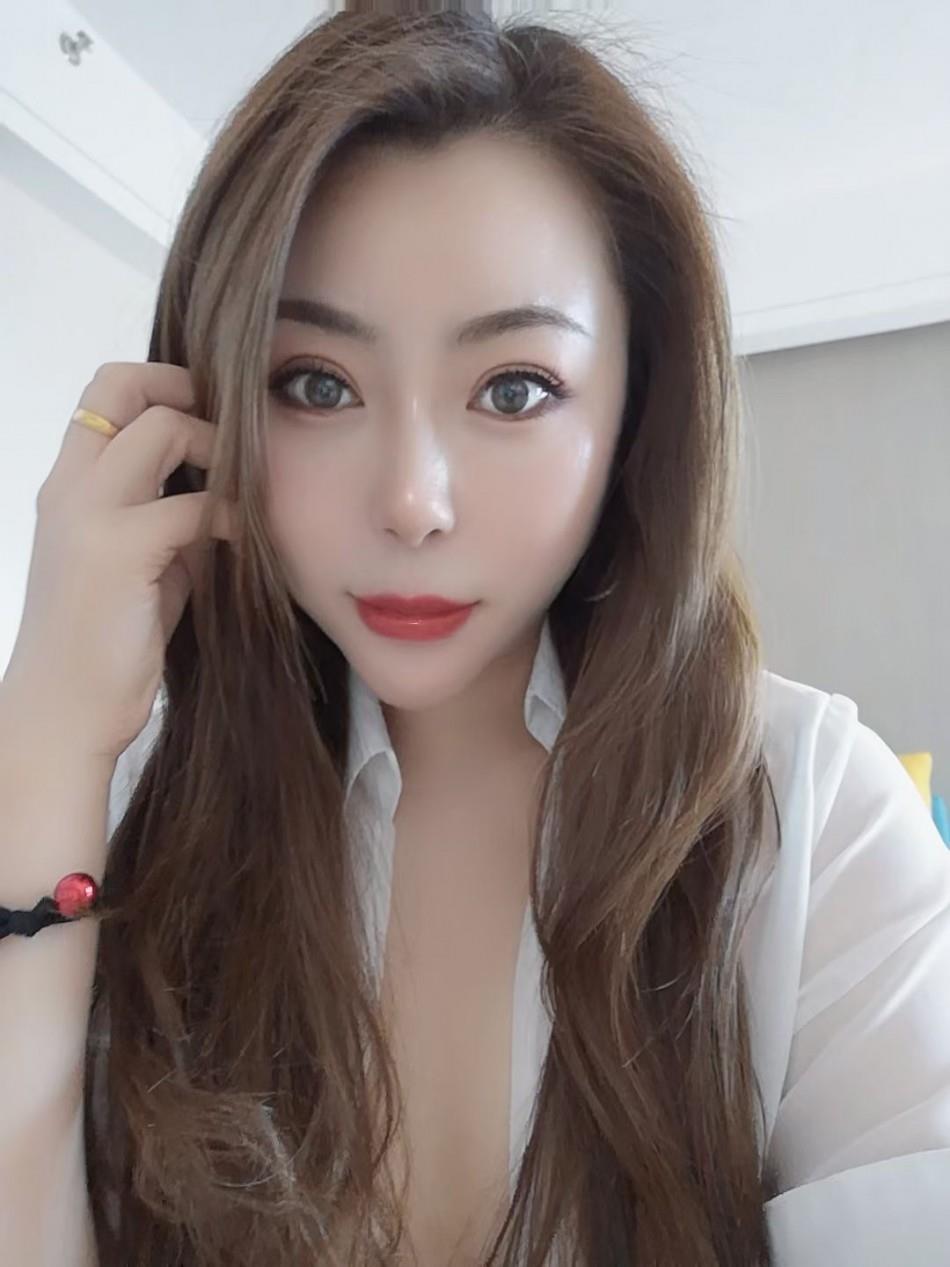 临平银泰美小妞 第1张